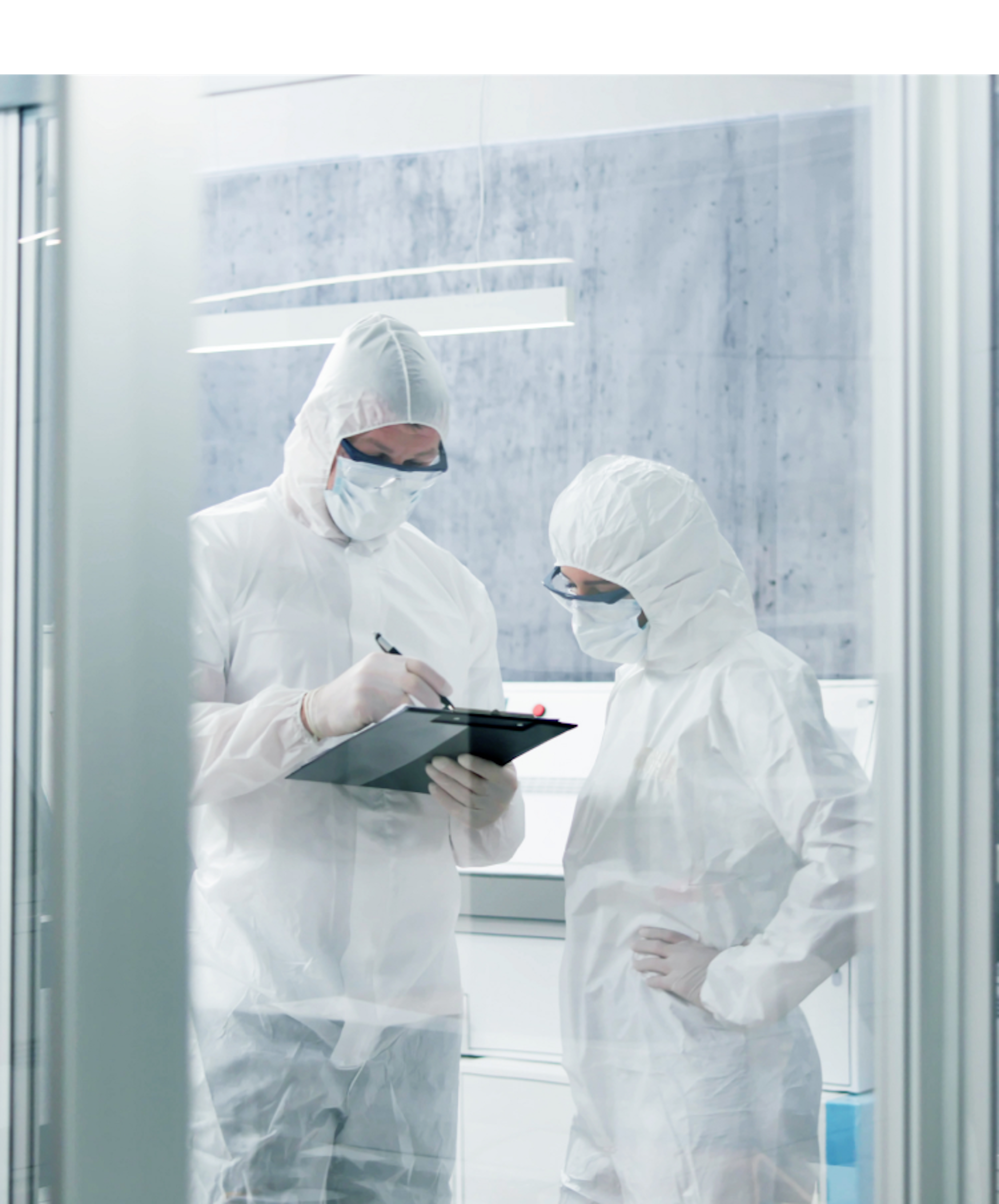 Two scientist standing and discussing 